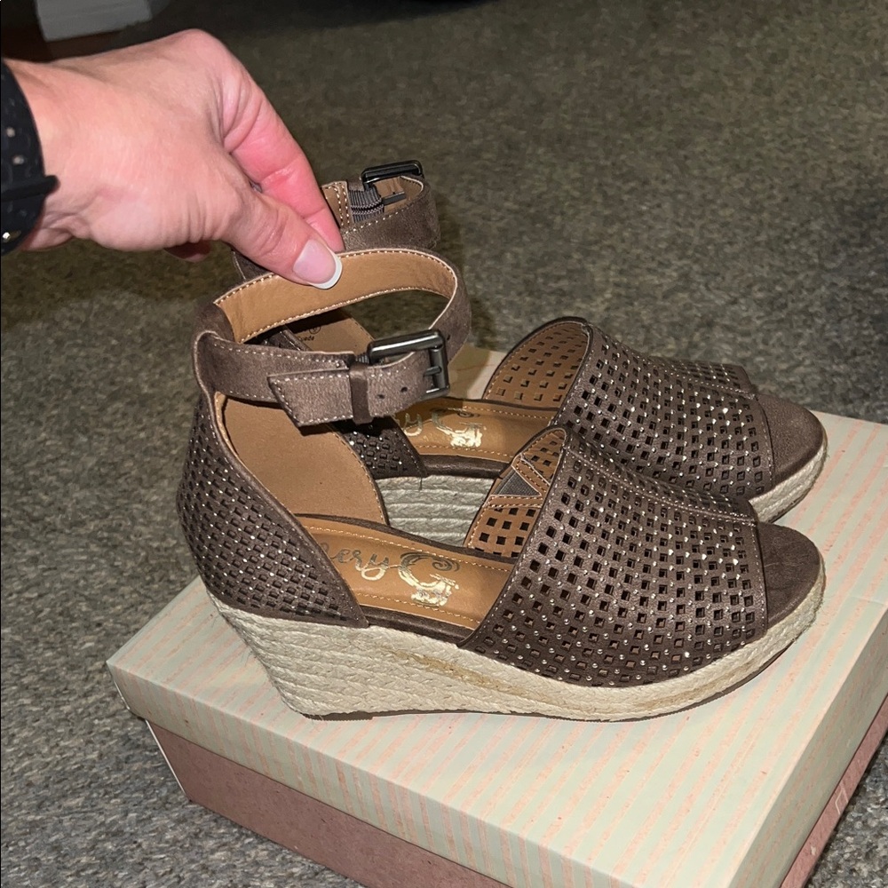 Francesca’s brown wedge sandals. 6